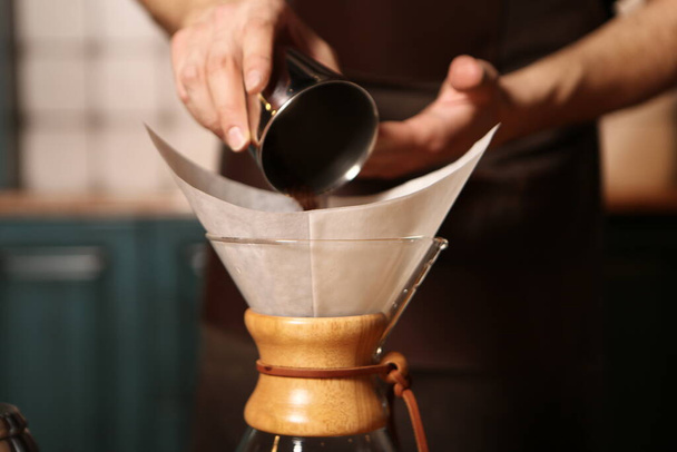 barista brewing coffee in the coffee room - 写真・画像