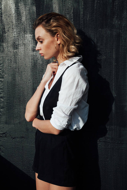 portrait of a beautiful fashionable blonde woman on a black background - Foto, Imagem