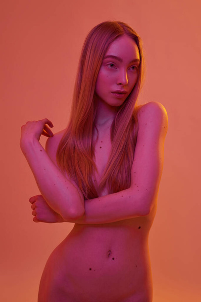 Front view of sexy nude caucasian girl look away - Valokuva, kuva