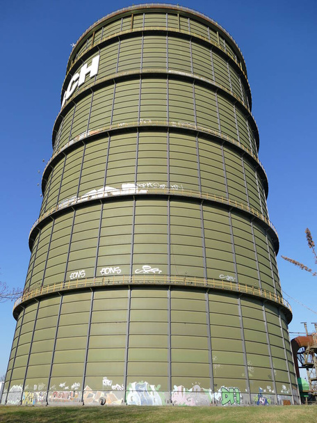 El gasómetro de la planta de Phoenix forma parte de la Ruta de la Cultura Industrial en Dortmund, Renania del Norte-Westfalia, Alemania - Foto, Imagen