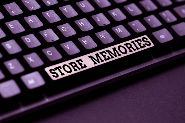 "Conceptual caption Store Memories". Концепция бизнеса процесс ввода и хранения данных, ранее приобретенных Письмо Жалоба в социальных сетях, отчетности плохой поведения в Интернете - Фото, изображение