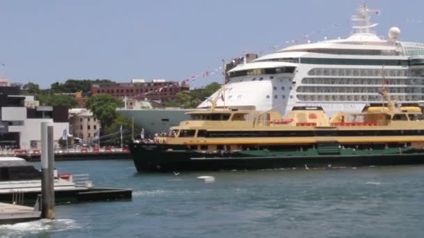 Ferry llegando al puerto de Sydney Australia
 - Metraje, vídeo
