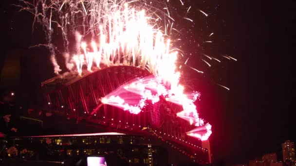 Fajerwerki odliczania Sydney Harbour Bridge w Australii - Materiał filmowy, wideo