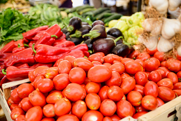 tomatoes on the market  - Foto, Imagem