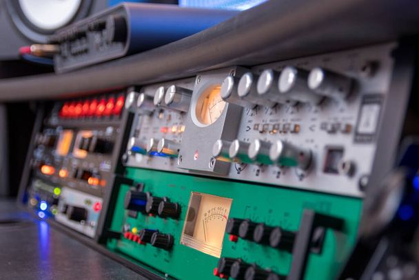 A selective focus shot of an analog recording studio component - Фото, зображення
