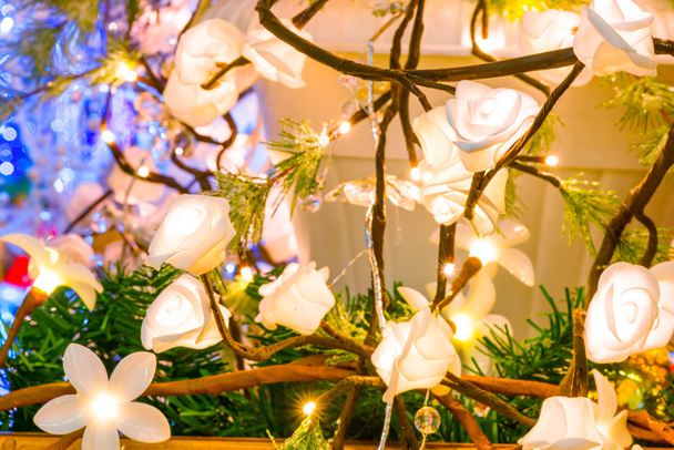 guirlanda flor para decorar uma árvore de Natal
 - Foto, Imagem
