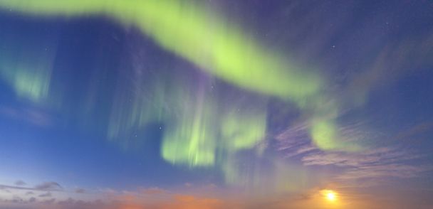 nothern lights aka aurora borealis gefotografeerd in IJsland - Foto, afbeelding