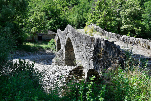 ギリシャ,エピルス,中世ミロス石の橋と水車 - 写真・画像