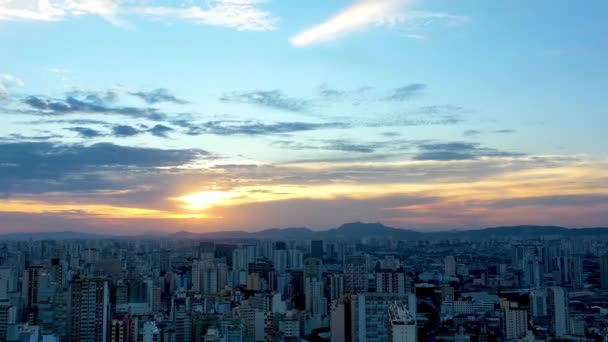 Luchtfoto timelapse stad in het centrum van Sao Paulo. 4K UHD tijd verstrijken van stad en verkeer landschap. - Video