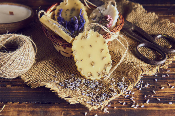 Fragrant handmade sachets made of beeswax, decorated with dried flowers in the interior. - Φωτογραφία, εικόνα