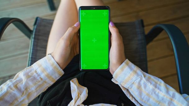Tween girl with smartphone. Suitable for AD. Green chroma key. - Photo, Image