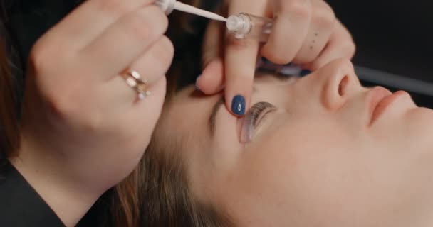 Lashmaker does the eyelash lamination procedure for the client in the beauty salon, lashes extension, cosmetic services, 4k 60p Prores HQ - Footage, Video