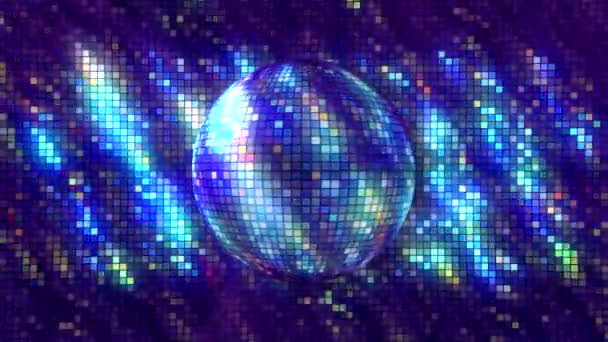 Abstraktio. Esitys. Disco pallo valmistettu pienistä neliöt sininen väri kääntyy ympäri ja hohtaa. - Materiaali, video