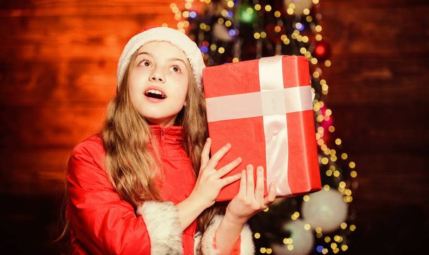 Christmas time. New year shopping. Little girl in red hat. Holiday shopping. Santa little girl. New year party. New year holiady. Happy new year. Gift shopping. Capturing happy moments - Fotoğraf, Görsel