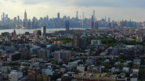 NYC Metro ammuttiin Drone Aerialilla. Manhattan ja New Jersey Hudson-joella - Materiaali, video