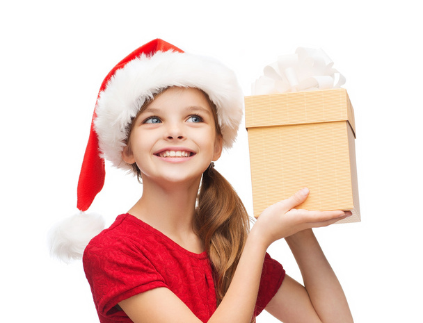 smiling girl in santa helper hat with gift box - Fotografie, Obrázek