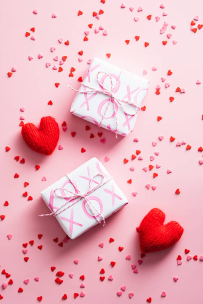 Happy Valentines Day composition. Minimal style gift boxes and red hearts on pink background. Love, romance concept. - Φωτογραφία, εικόνα