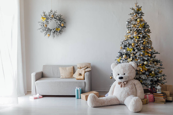 Inicio Interior Árbol de Navidad con decoración de regalos Año Nuevo - Foto, Imagen