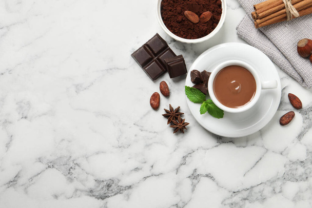Flat lay composition with yummy hot chocolate on white marble table, space for text - Foto, imagen