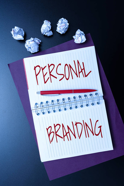 Εγγραφή εμφάνισης κειμένου Personal Branding. Επιχειρηματική έννοια Πρακτική των ανθρώπων Marketing οι ίδιοι Image as Brands Thinking New Bright Ideas Renewing Creativity and Inspiration - Φωτογραφία, εικόνα