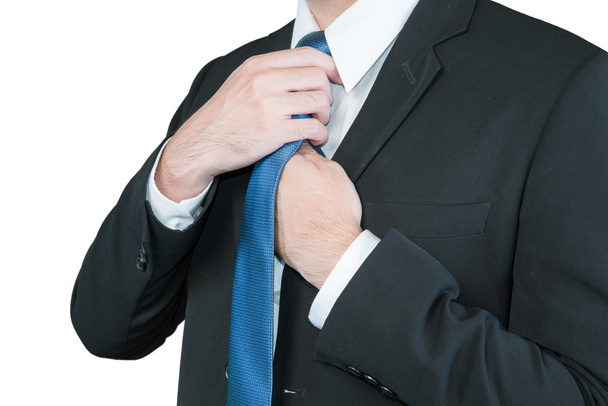 よく服を着てビジネスの男彼のネクタイを調整します。 - 写真・画像