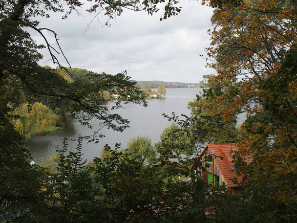 Veduta del Tiefenwarensee (lago Deep Waren) vicino a Waren, Meclemburgo-Pomerania occidentale, Germania - Foto, immagini