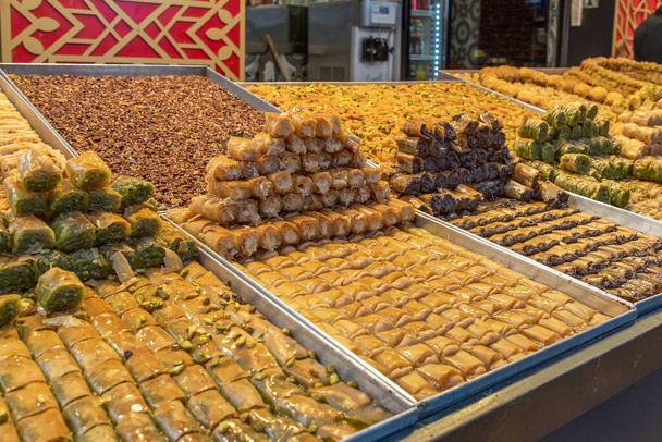 Boulangerie arabe sucrée, baklawa, baklava, au marché Mahane Yehuda à Jérusalem, Israël - Photo, image