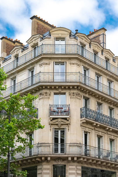 Paris, façades typiques et rue, beaux bâtiments rue de Reaumur - Photo, image