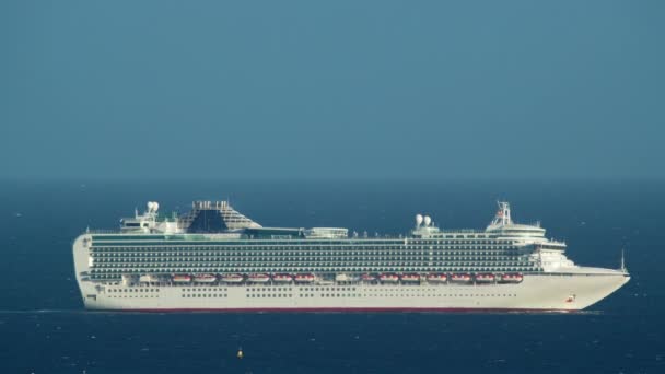 Cruise ship on the way - Footage, Video