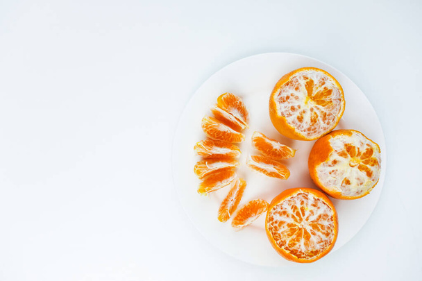 bright and juicy tangerines on a white background. Selective focus. fresh fruit, the smell of the new year, - Photo, Image