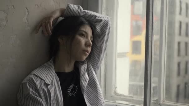 smutny azjatyckie kobiety - Materiał filmowy, wideo