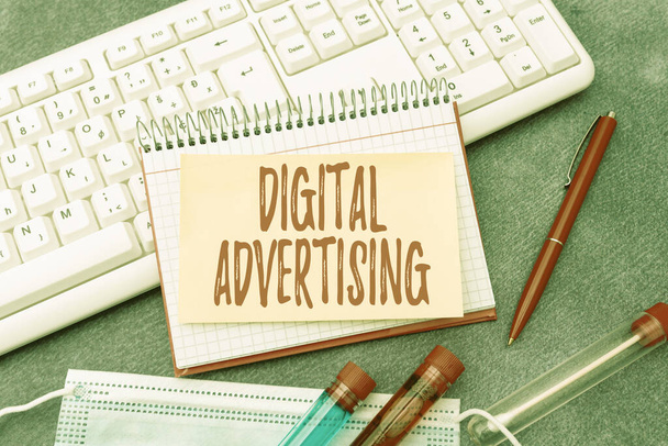 デジタル広告を提示するテキストキャプション。オンラインマーケティングを意味する概念プロモーションメッセージを配信キャンペーンタイプ医療ノート科学的研究と治療計画 - 写真・画像