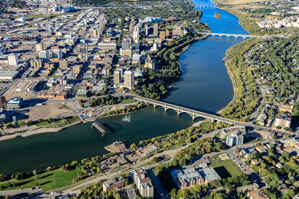 Vista aérea do centro da cidade de Saskatoon, Saskatchewan, Canadá - Foto, Imagem