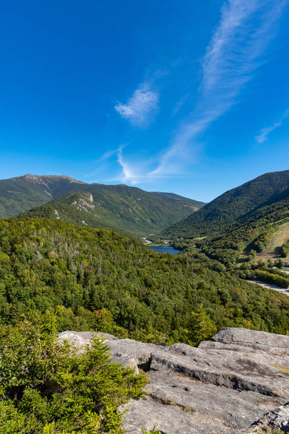 A vertical shot of the mountains in New Hampshire, USA - Foto, Imagen