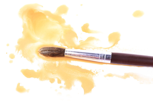 Brush and spilled paint - Fotografie, Obrázek