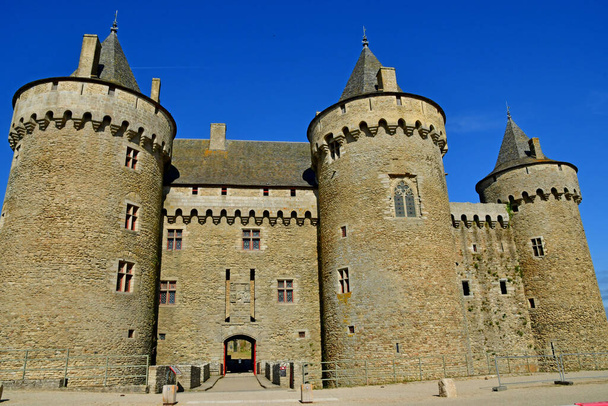 Sarzeau, Francia - 6 de junio de 2021: el castillo de Suscinio construido en el siglo XIII por los duques de Bretaña - Foto, Imagen