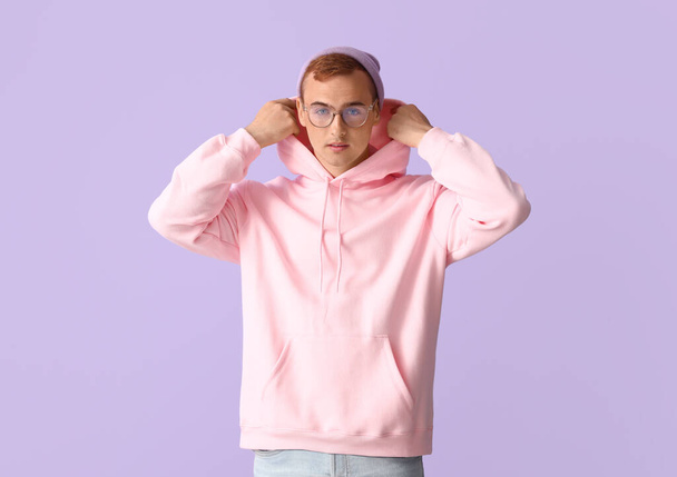 Young guy in stylish hoodie on color background - Zdjęcie, obraz