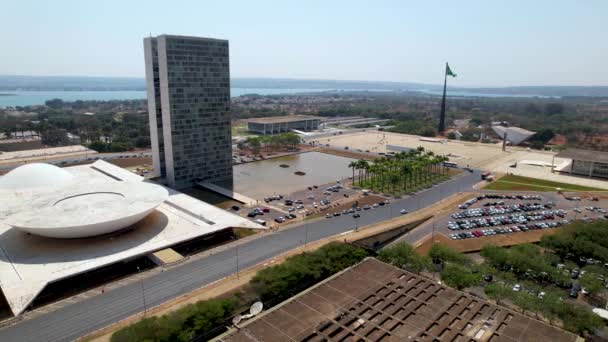 Paesaggio aereo dell'edificio del Congresso Nazionale nel centro di Brasilia Brasile. Paesaggio urbano della capitale del centro del paese. - Filmati, video