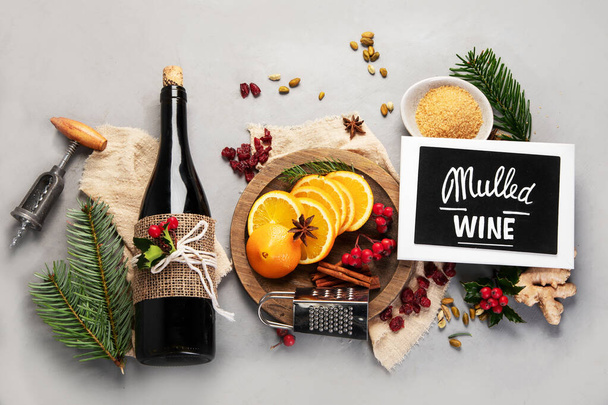 Mulled red wine on gray background. Traditional alcohol drinks. Top view, flat lay, copy space - Fotografie, Obrázek