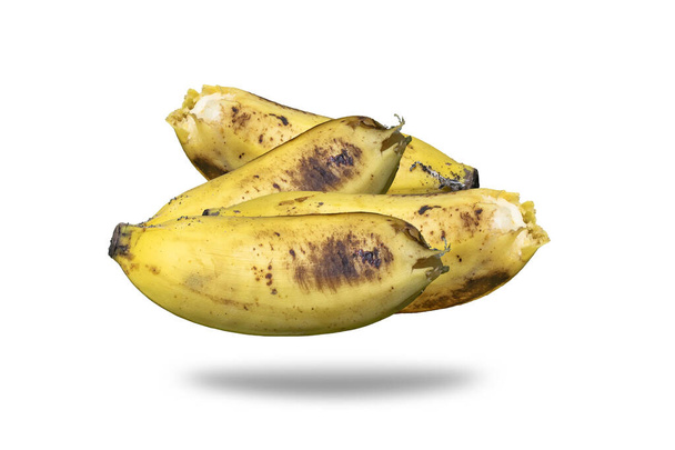 Fliegende Bananen. Vereinzelte gelbe Bananen auf weißem Hintergrund - Foto, Bild