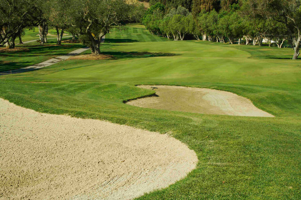 Scénická golfové hřiště a zelené. - Fotografie, Obrázek