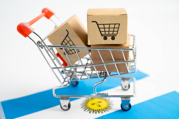 Box mit Warenkorb-Logo und Argentinien-Flagge, Import Export Online-Shopping oder E-Commerce finanzieren Lieferservice Laden Produktversand, Handel, Lieferantenkonzept. - Foto, Bild