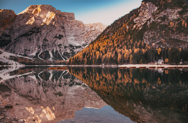 lago di Braies in Dolomites mountains, Sudtirol, Italy - Fotografie, Obrázek