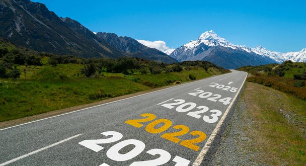 2022 Новорічна подорож дорогою та концепція майбутнього бачення
 - Фото, зображення
