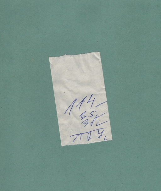 kézzel írott számla vagy átvételi elismervény, elszigetelt, felett zöld kék háttér - Fotó, kép