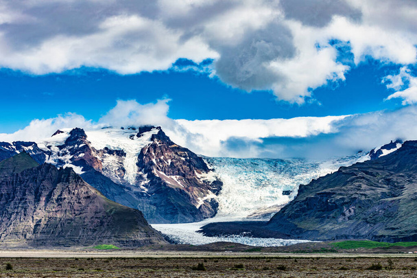 A beautiful shot of mountains in Iceland - Fotó, kép