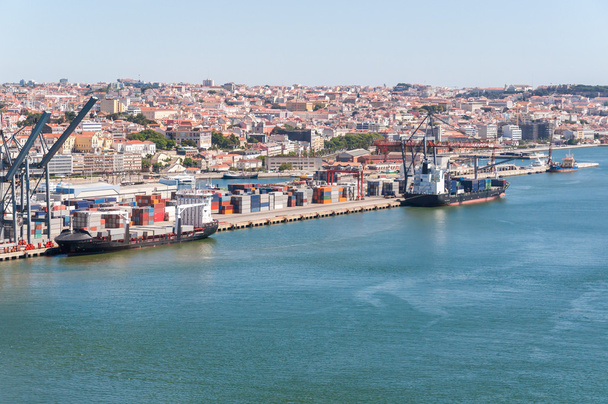 Puerto de Lisboa en Portugal
 - Foto, Imagen