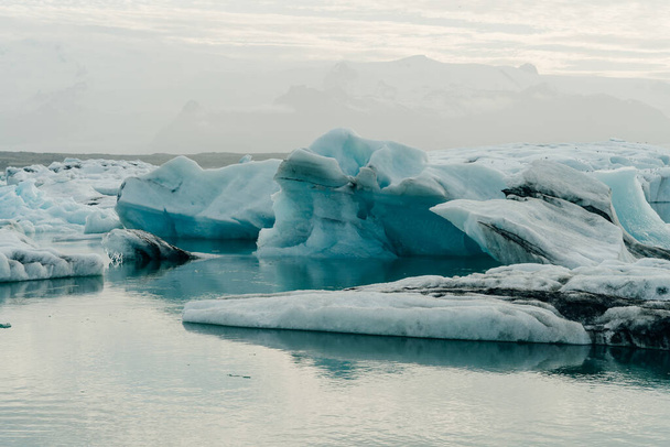 Jokulsarlon Gletsjerlagune en het Diamantstrand Gelegen in het Nationaal Park Vatnajokull in het zuiden van IJsland. Hoge kwaliteit foto - Foto, afbeelding