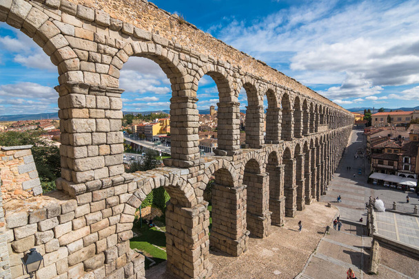 View of the Aqueduct of Segovia by the day - Segovia, Spain - Φωτογραφία, εικόνα