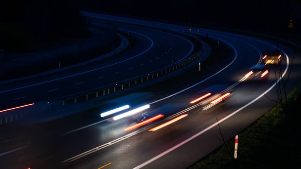 lights of moving cars at night. long exposure - Foto, afbeelding